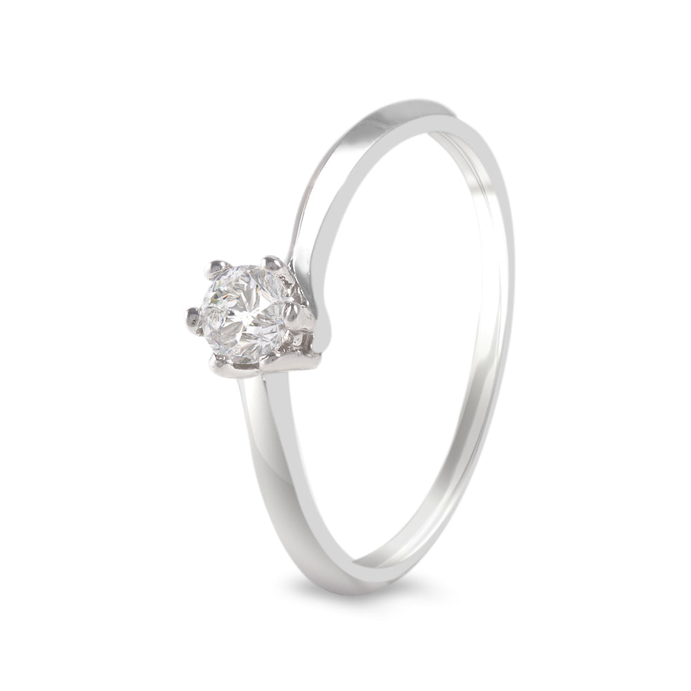 Anillo solitario estilo clásico con circonia