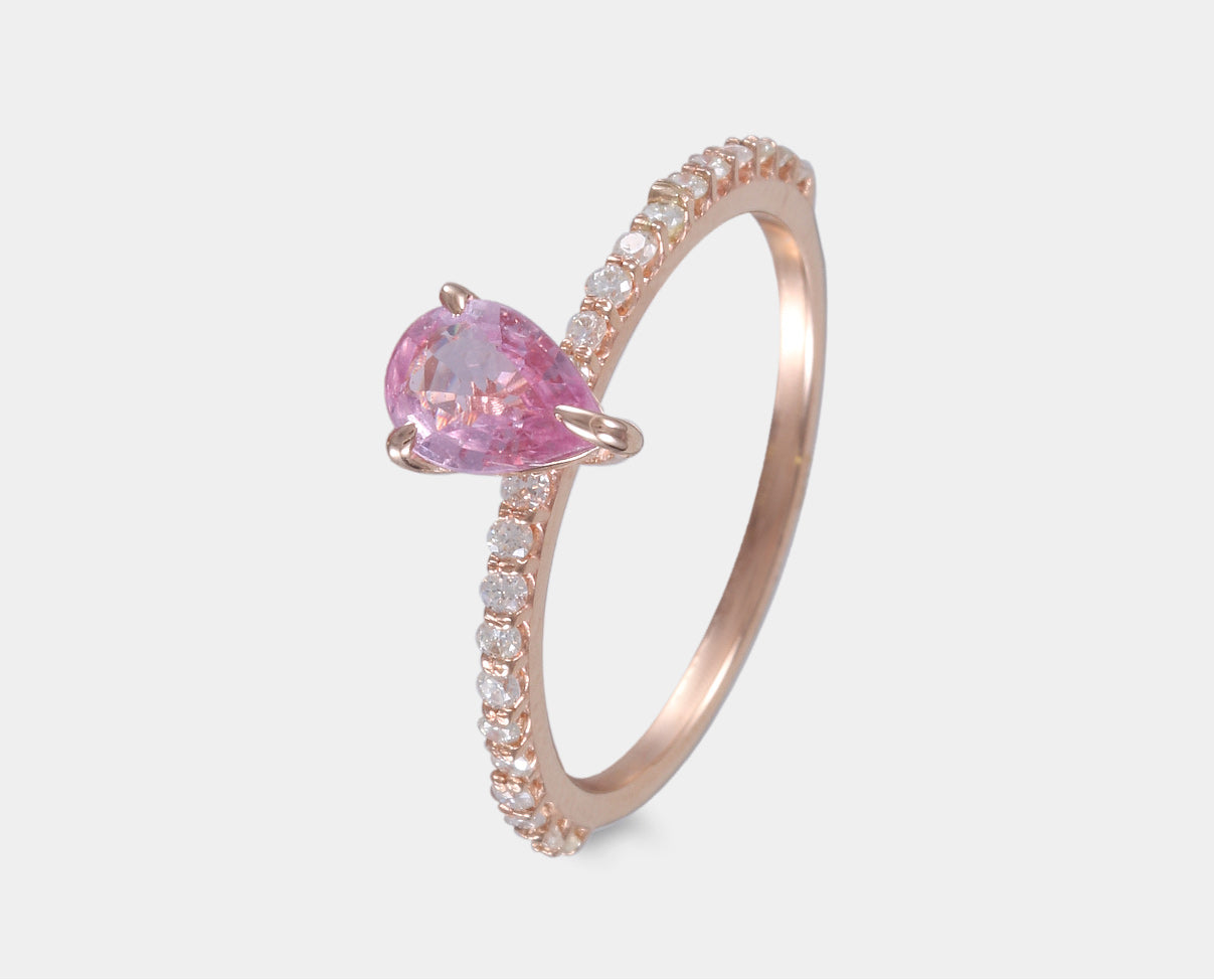 Anillo de Compromiso con zafiro rosa corte pera y diamante en oro rosa de 14 k. 