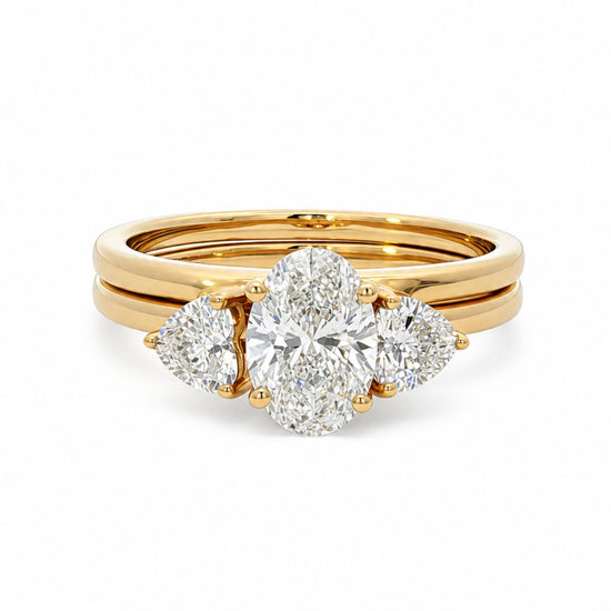 Anillo dúo de compromiso con diamante central lab-grown oval y ensamble de diamantes corazón