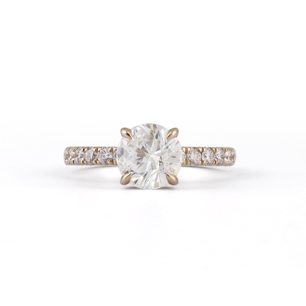 Anillo de compromiso con diamantes laterales lab-grown 2.07 ct