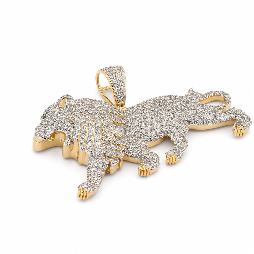 Dije con diseño de león con diamantes