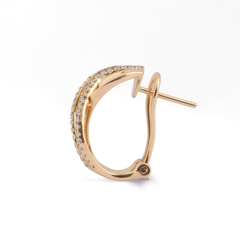 Aretes cortos con diamante en diseño entrelazado en oro rosa