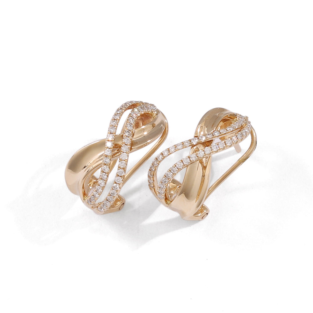 Aretes cortos con diamante en diseño entrelazado en oro rosa