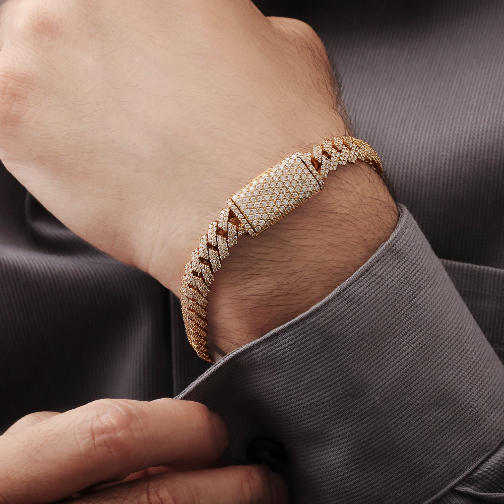 Esclava estilo barbado con diamantes en oro amarillo