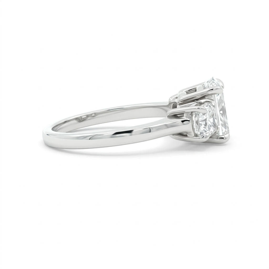 Anillo de compromiso con diamante corte cushion lab-grown  y diamantes laterales