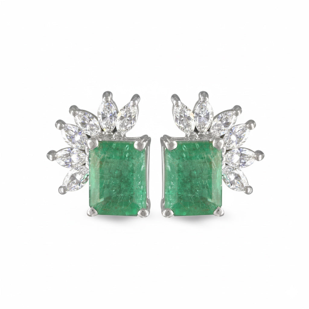 Aretes estilo corto con esmeralda y diamantes