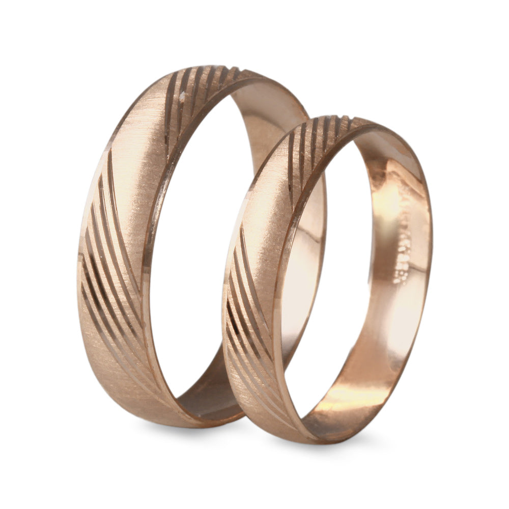 Par de argollas de matrimonio ligeras diseño líneas diagonales