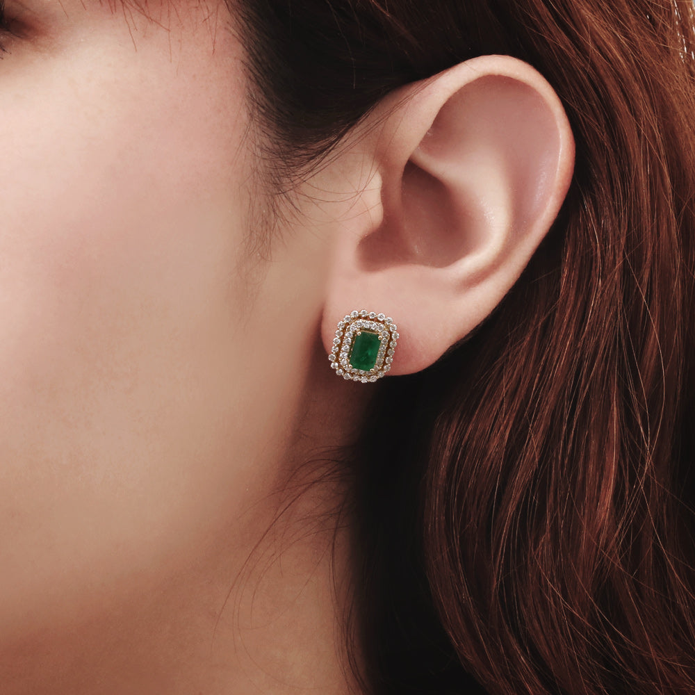 Aretes con esmeraldas y diamantes en oro amarillo