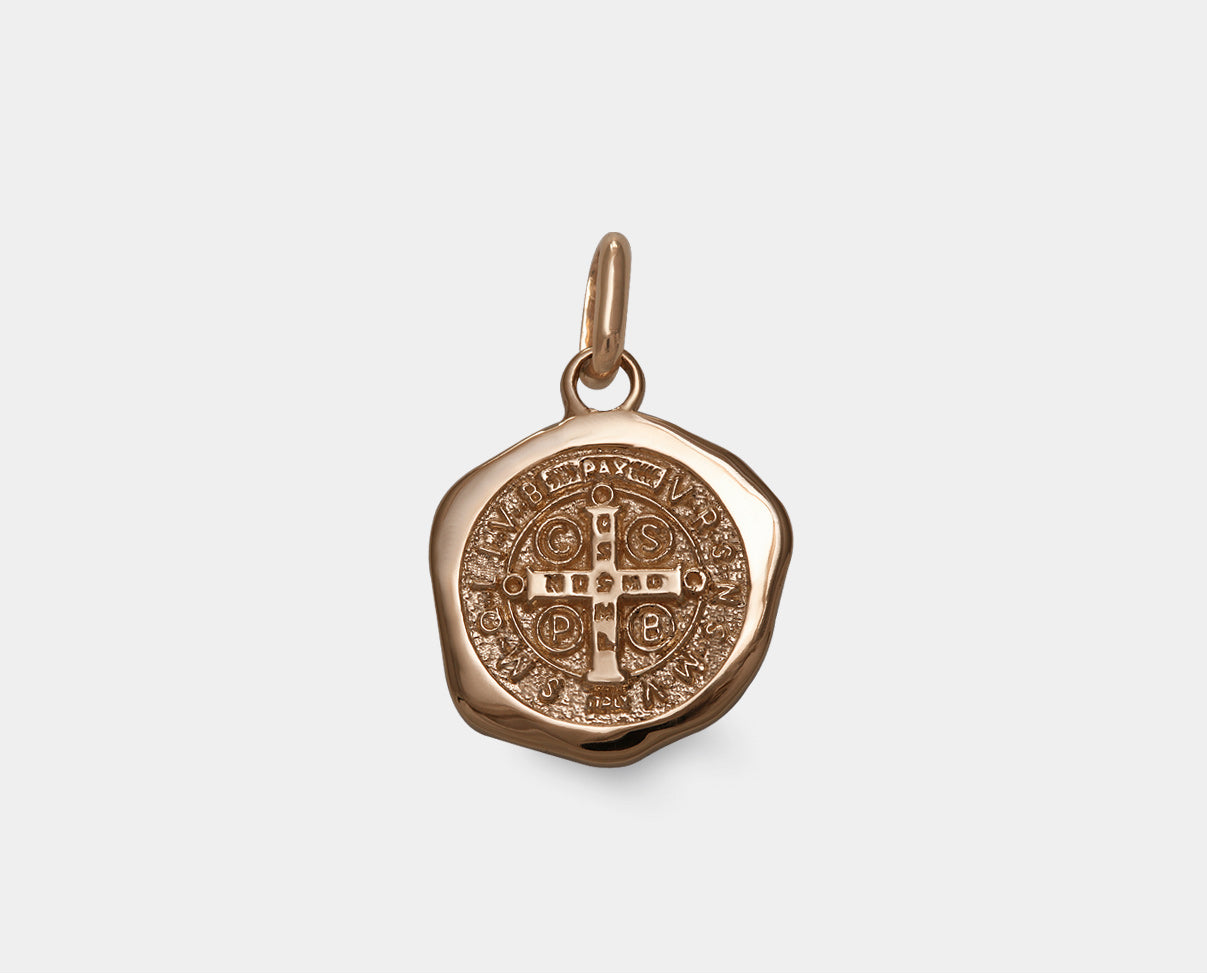 Medalla artesanal  de San Benito en oro amarillo 14K
