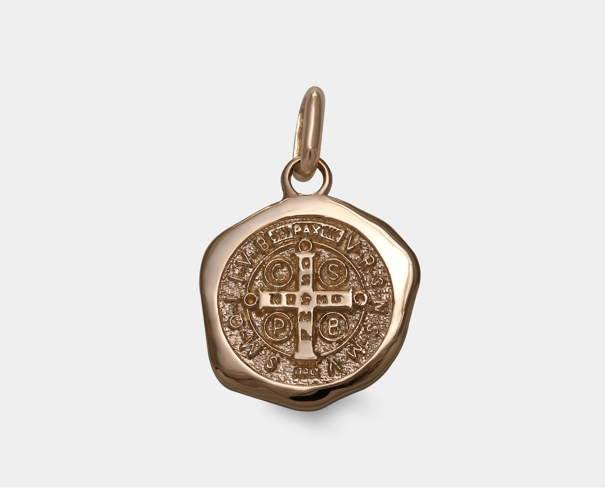 Medalla artesanal  de San Benito en oro amarillo 14K