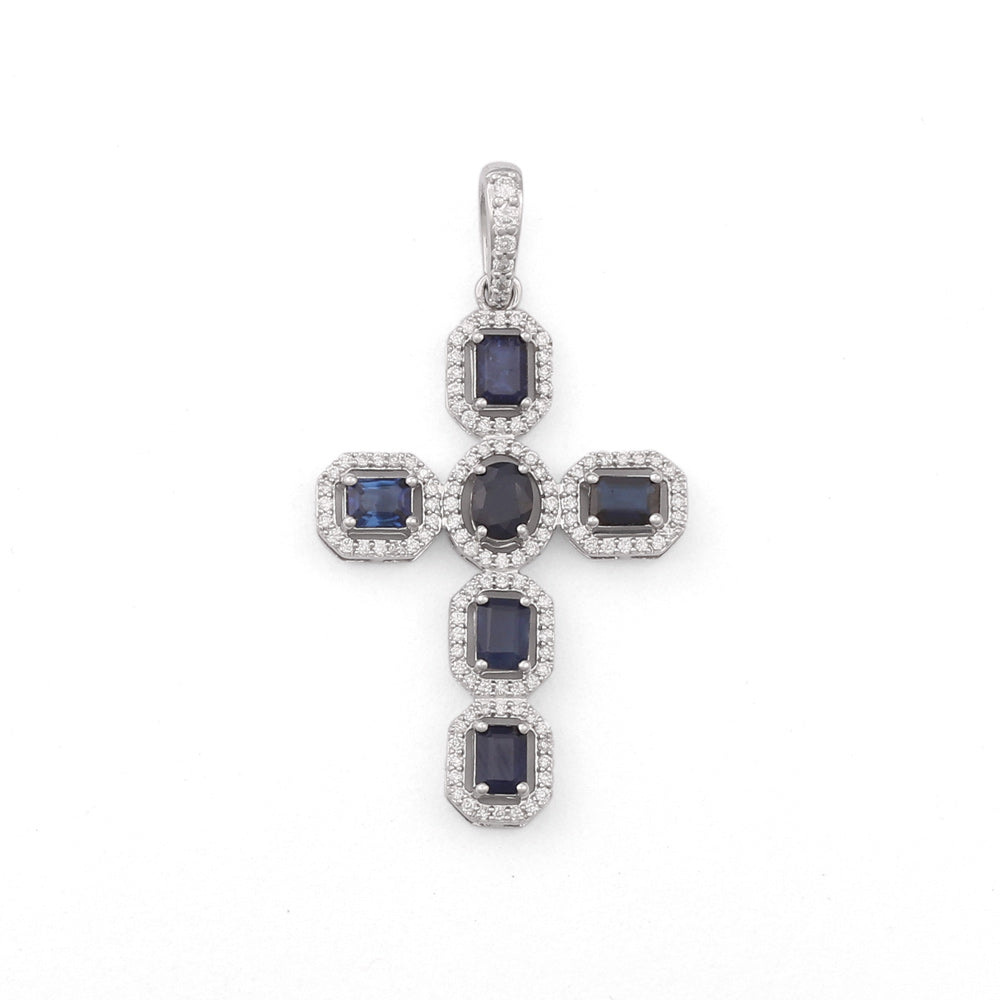 Dije diseño de Cruz con zafiro y diamantes en oro blanco