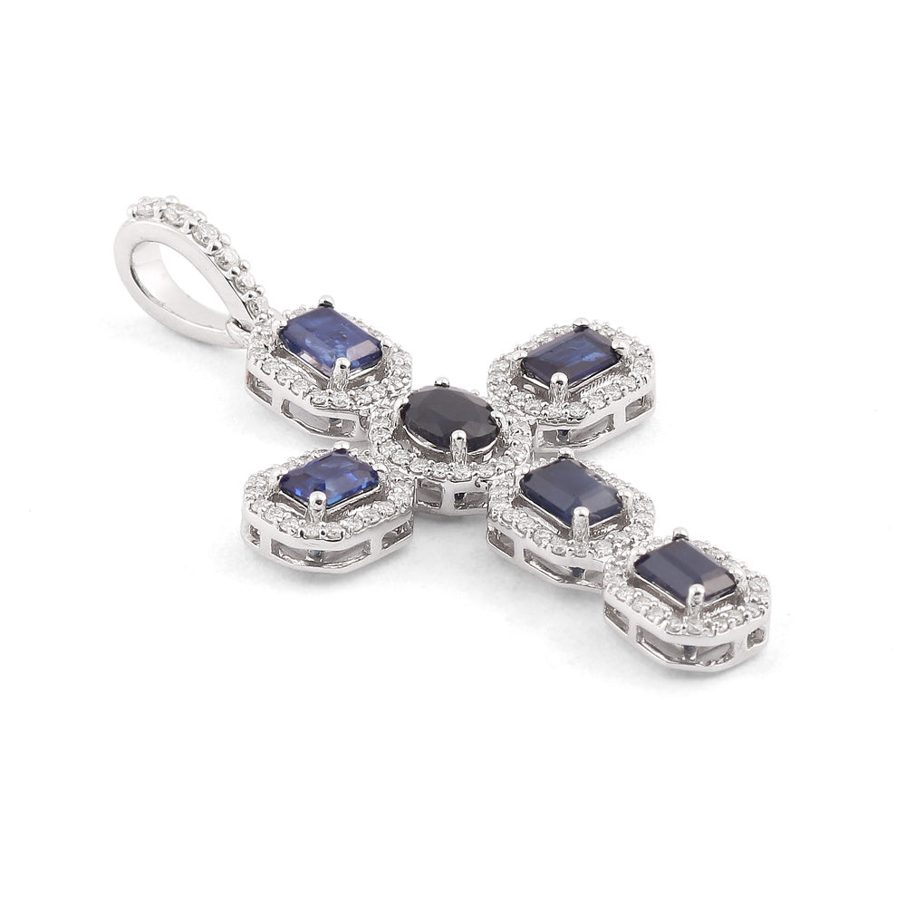 Dije diseño de Cruz con zafiro y diamantes en oro blanco