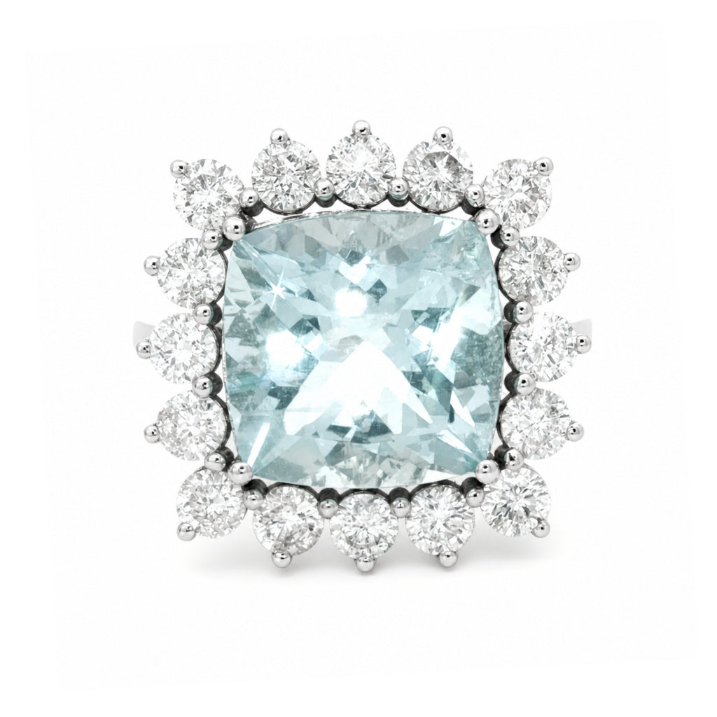 Anillo con aguamarina y halo de diamantes