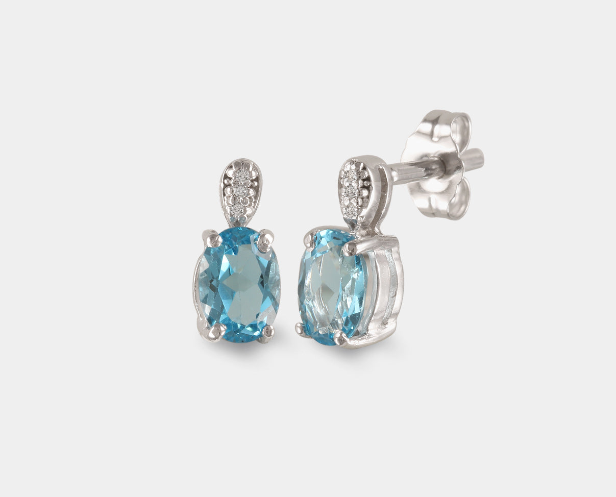 Aretes con topacio azul y diamante en oro blanco de 14k con diamantes.  Aretes con gemas. 