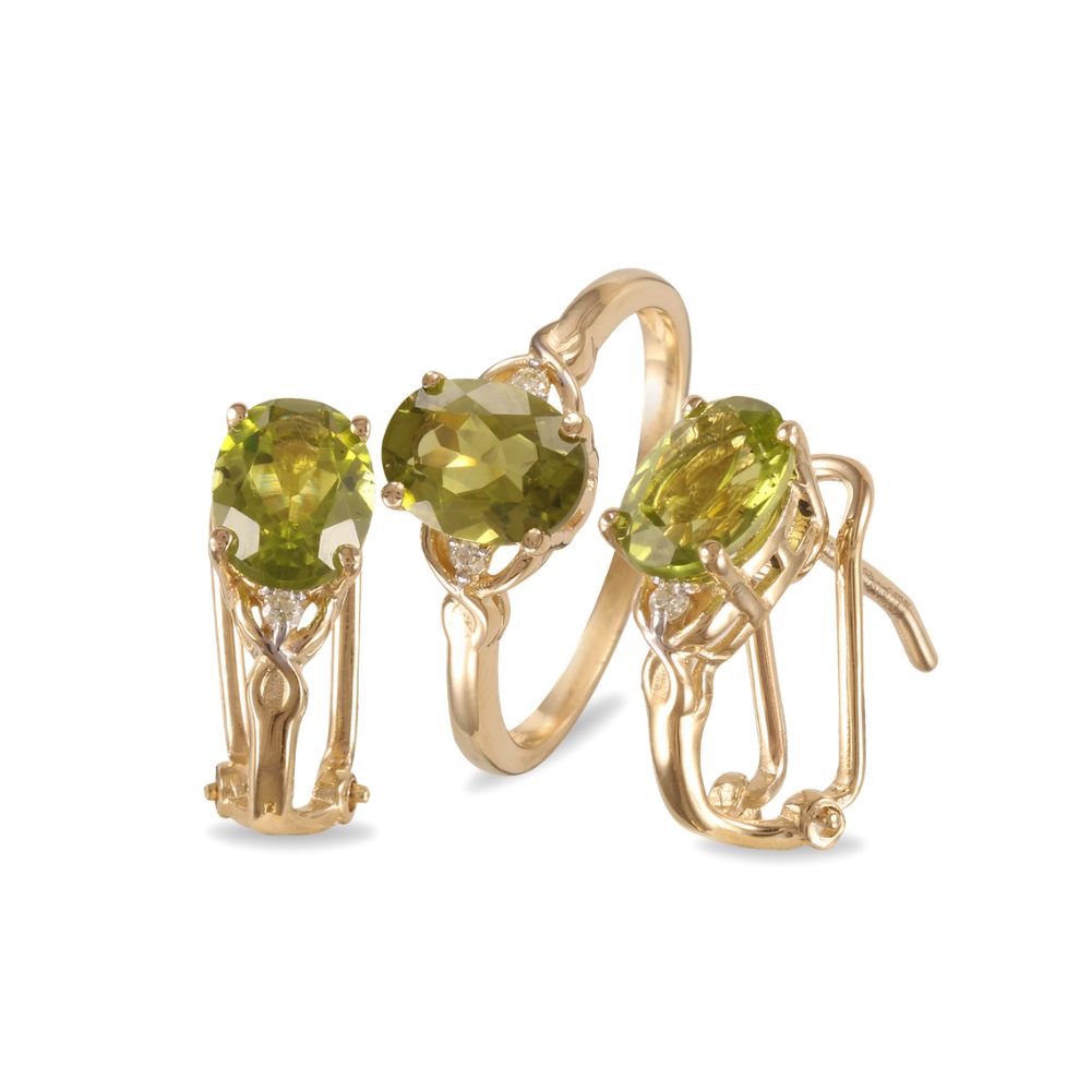 Juego de aretes y anillo con peridoto en oro amarillo de 14K