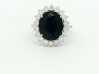 Anillo con zafiro y halo de diamantes