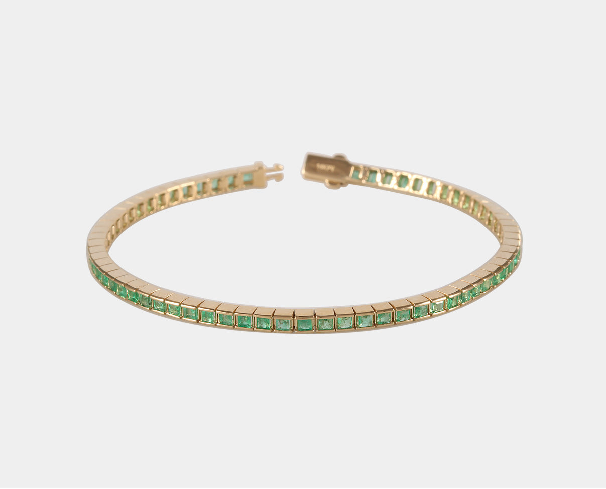 Brazalete para dama en oro amarillo de 14k con esmeralda. 