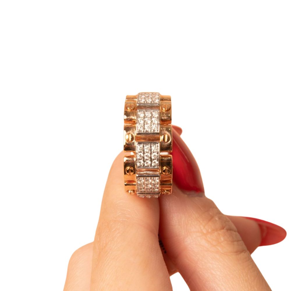 Anillo de lujo robusto con diamante