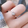 anillo de Promesa con diseño corazon y diamante.