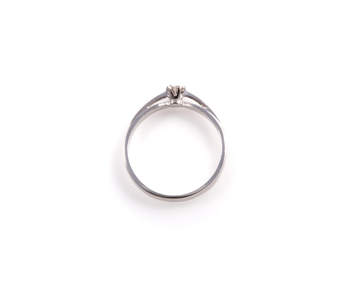 anillo de compromiso oro blanco con diamante, anillo solitario. anillo de promesa.