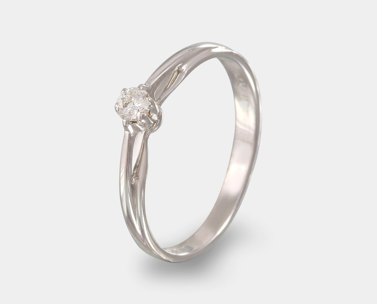 anillo de compromiso oro blanco con diamante, anillo solitario. anillo de promesa.