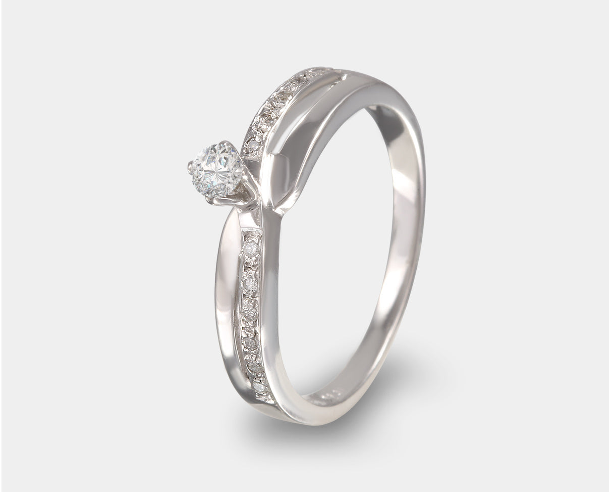 Anillo de compromiso con diamantes laterales, anillo infinito
