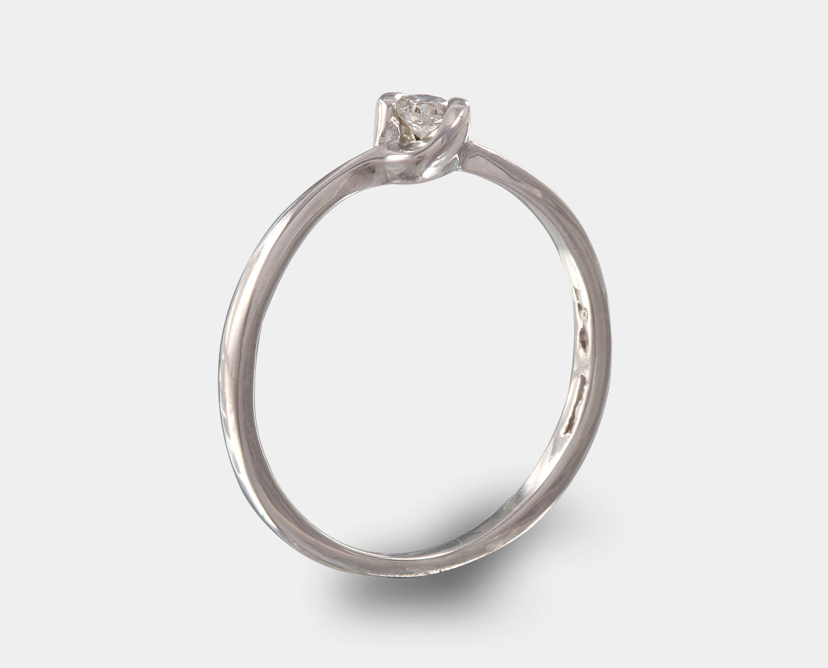 anillo de compromiso oro blanco con diamante, anillo solitario con diamante. Anillo de Promesa con diamante.