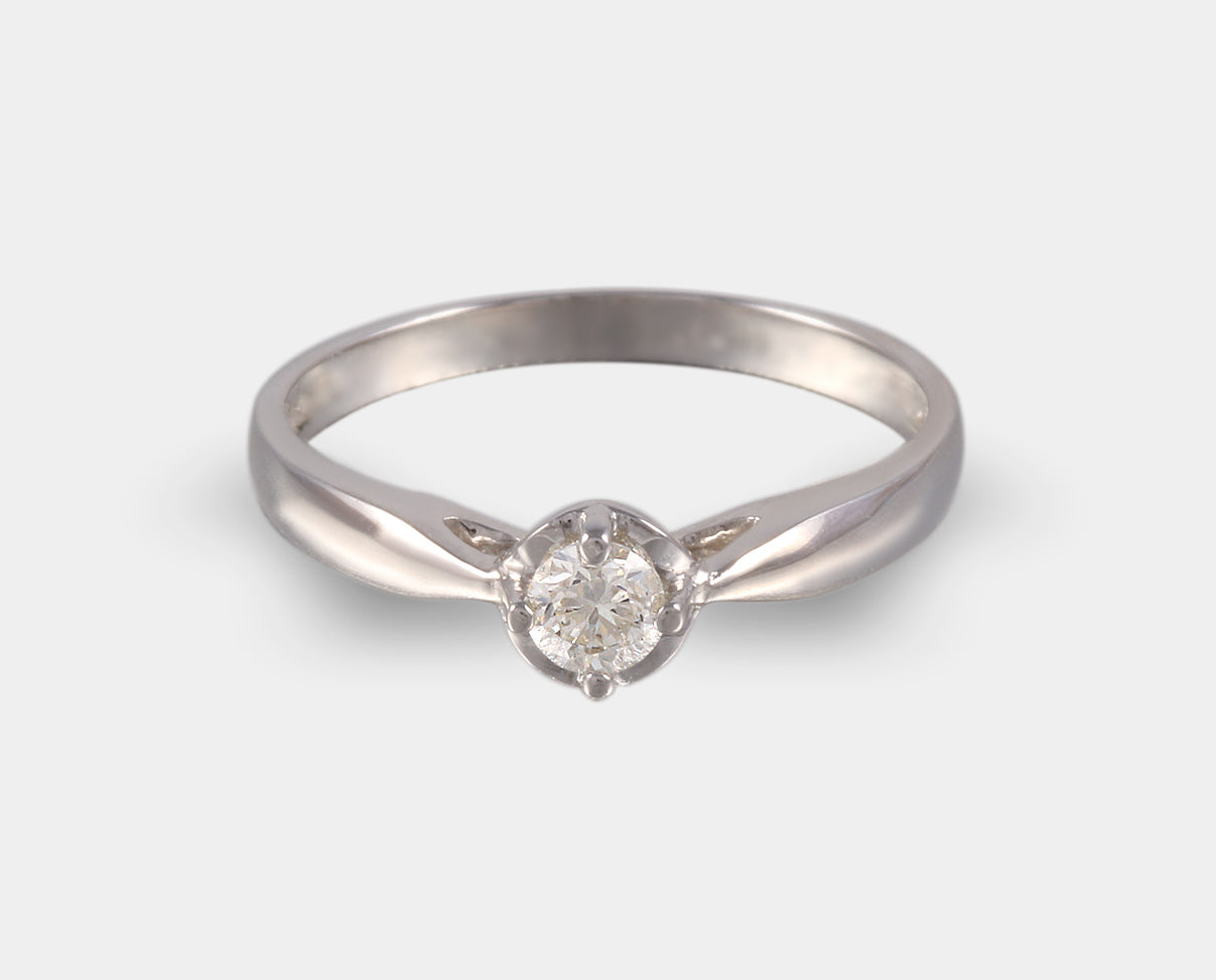 anillo de compromiso oro blanco con diamante. anillo solitario oro blanco con diamante. anillo de promesa con diamante.