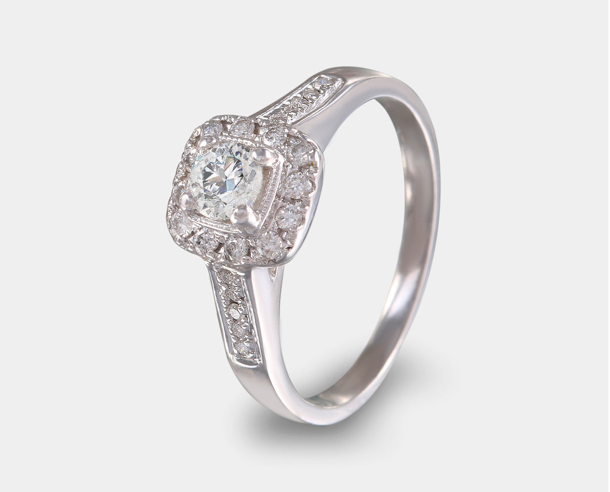 Anillo de Compromiso con halo de diamantes en oro blanco de 14k 
