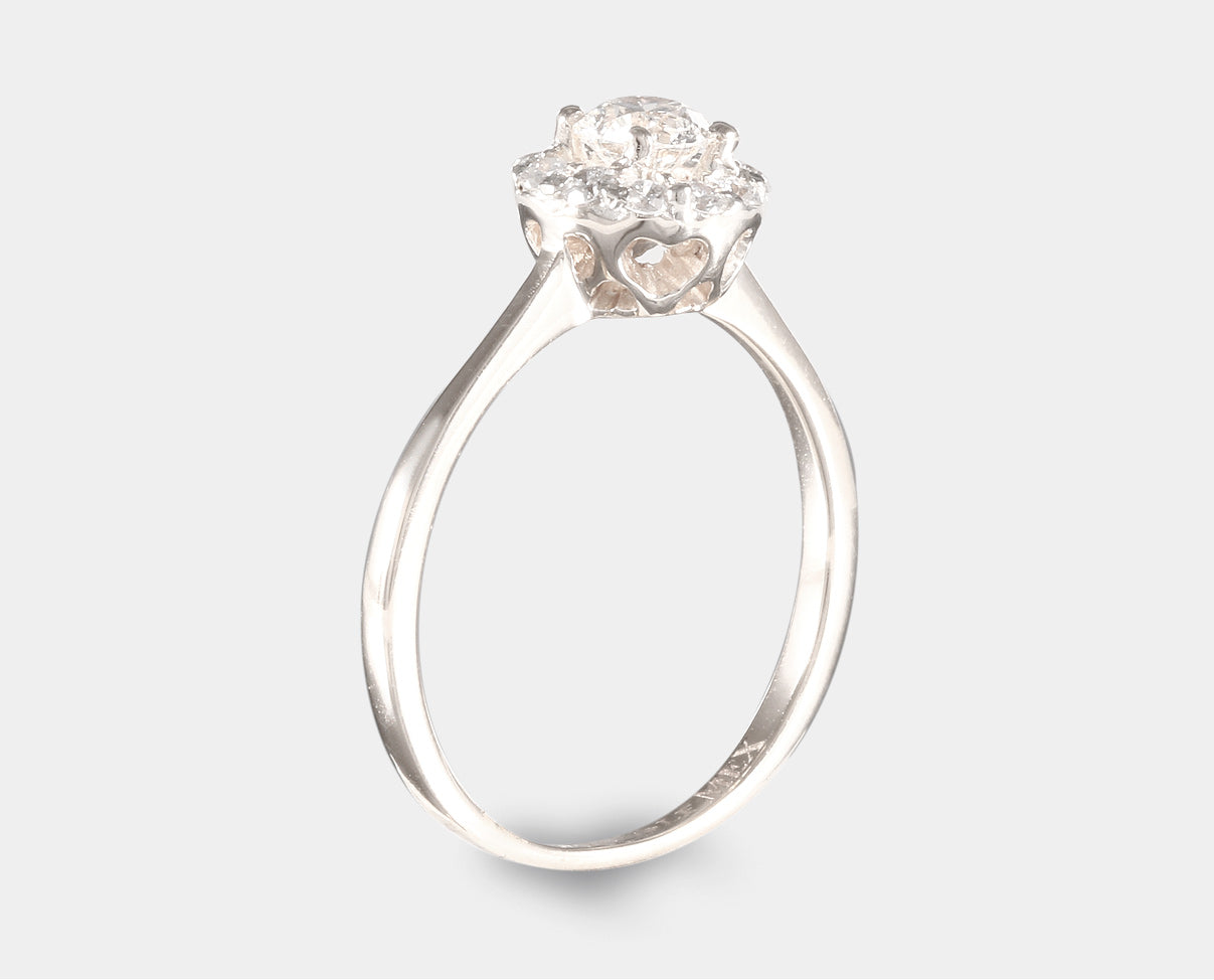 Anillo de compromiso con halo de diamantes en oro blanco de 14k. Anillo de compromiso.