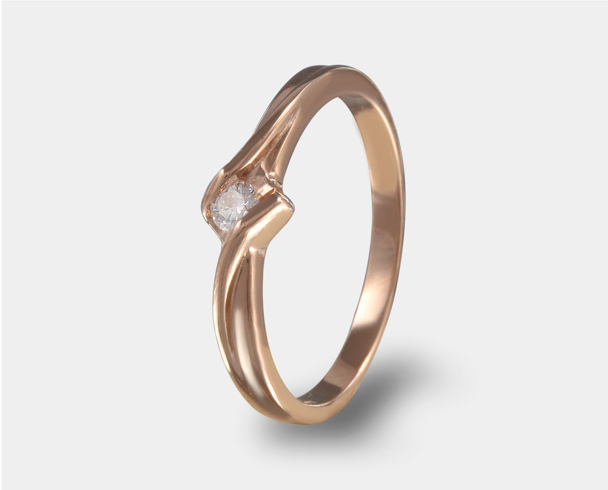anillo de compromiso oro rosa con diamante. anillo solitario con diamante. anillo de promesa con diamante.