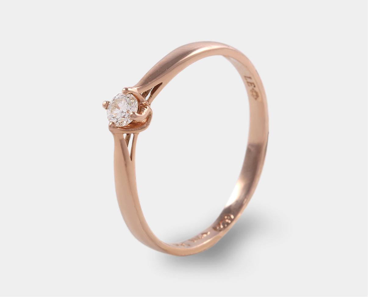 anillo de compromiso solitario oro rosa con diamante