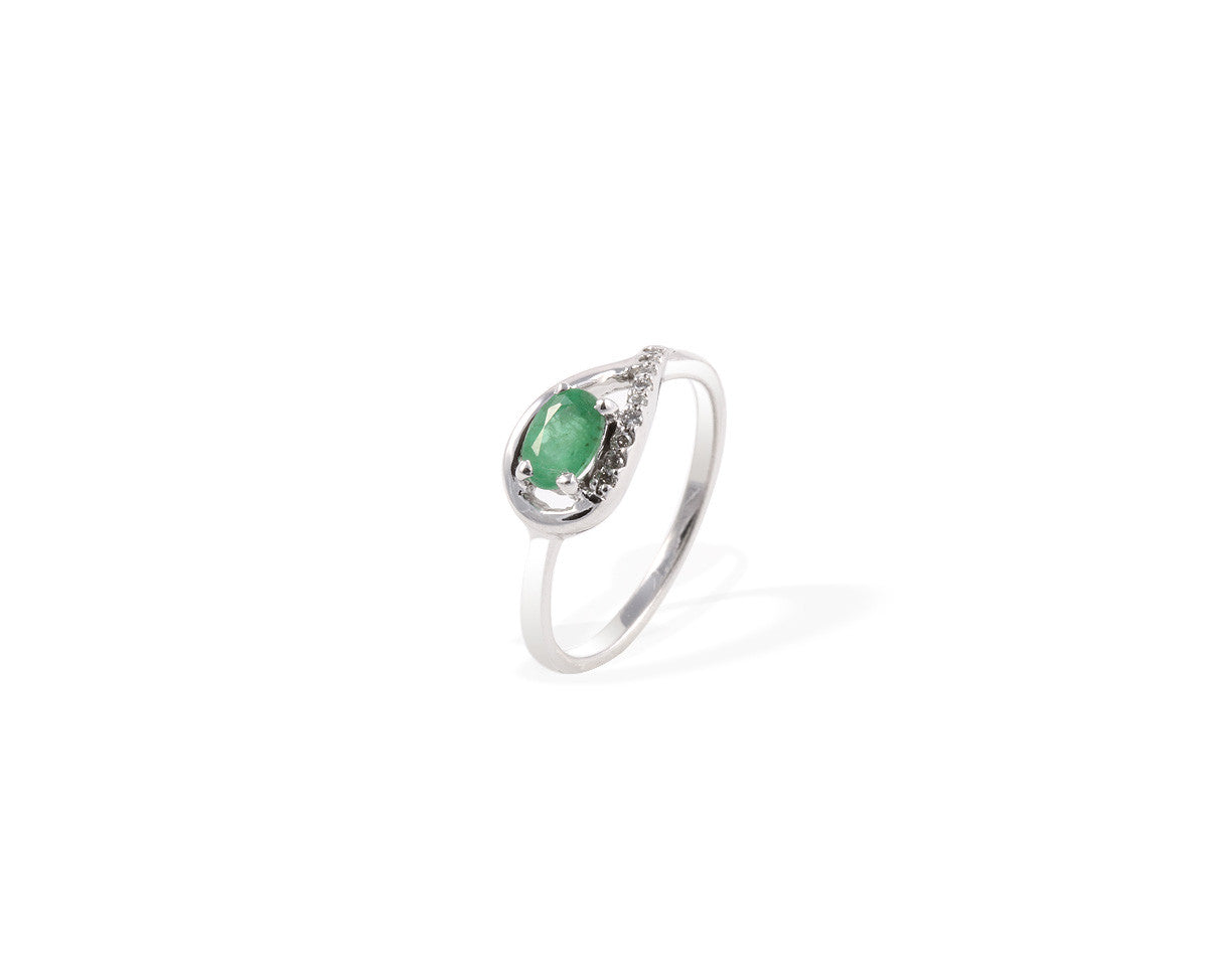 anillo con esmeralda y diamantes en oro blanco 14k. anillo con piedras naturales y semipreciosas