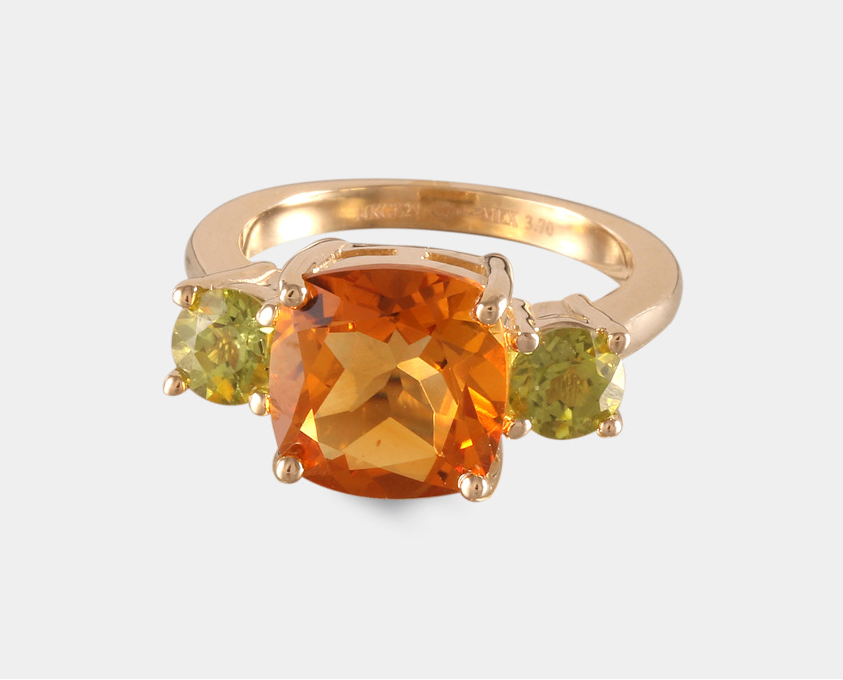 Anillo con citrina y peridotos laterales