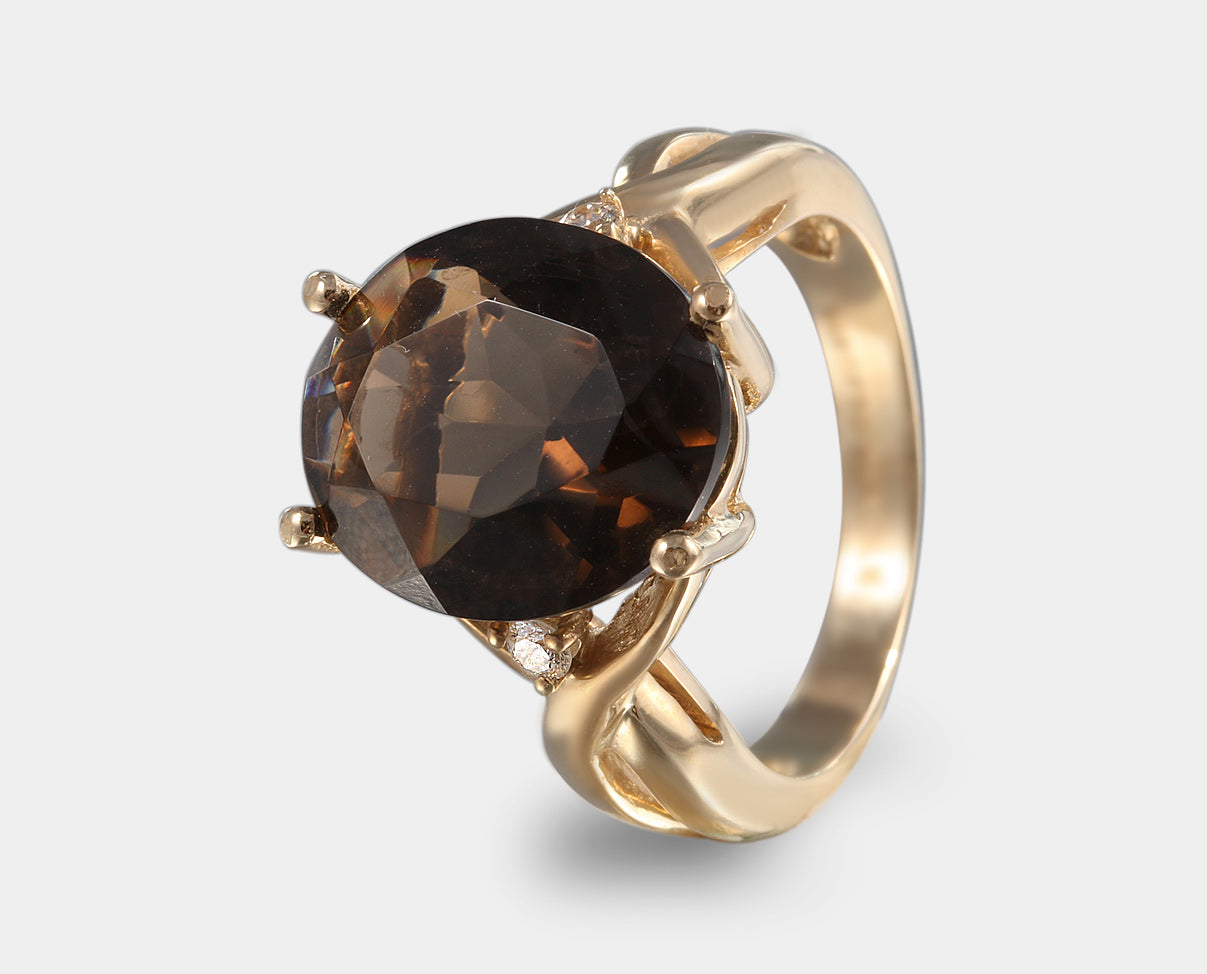 Espectacular anillo de oro blanco con topacio cafe y diamantes laterales. Anillos especiales con piedras naturales y gemas