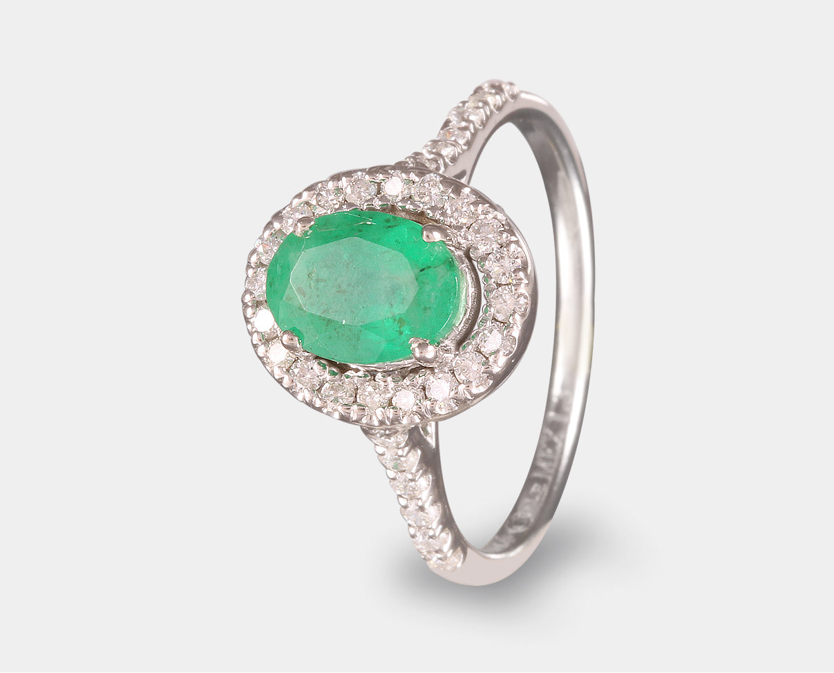 anillo de Compromiso con Esmeralda y Diamantes Laterales oro Blanco 14k. Anillos de compromiso con piedras naturales. 