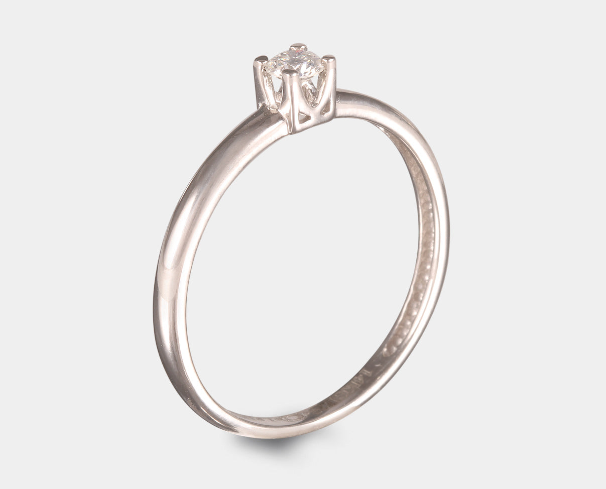 anillo de compromiso oro blanco con diamante. anillo solitario con diamante. anillo de promesa con diamante.