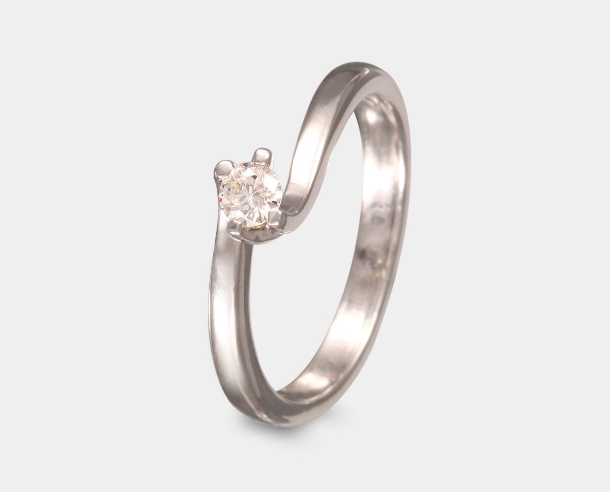 anillo de compromiso oro blanco con diamante. anillo solitario oro blanco con diamante. 
