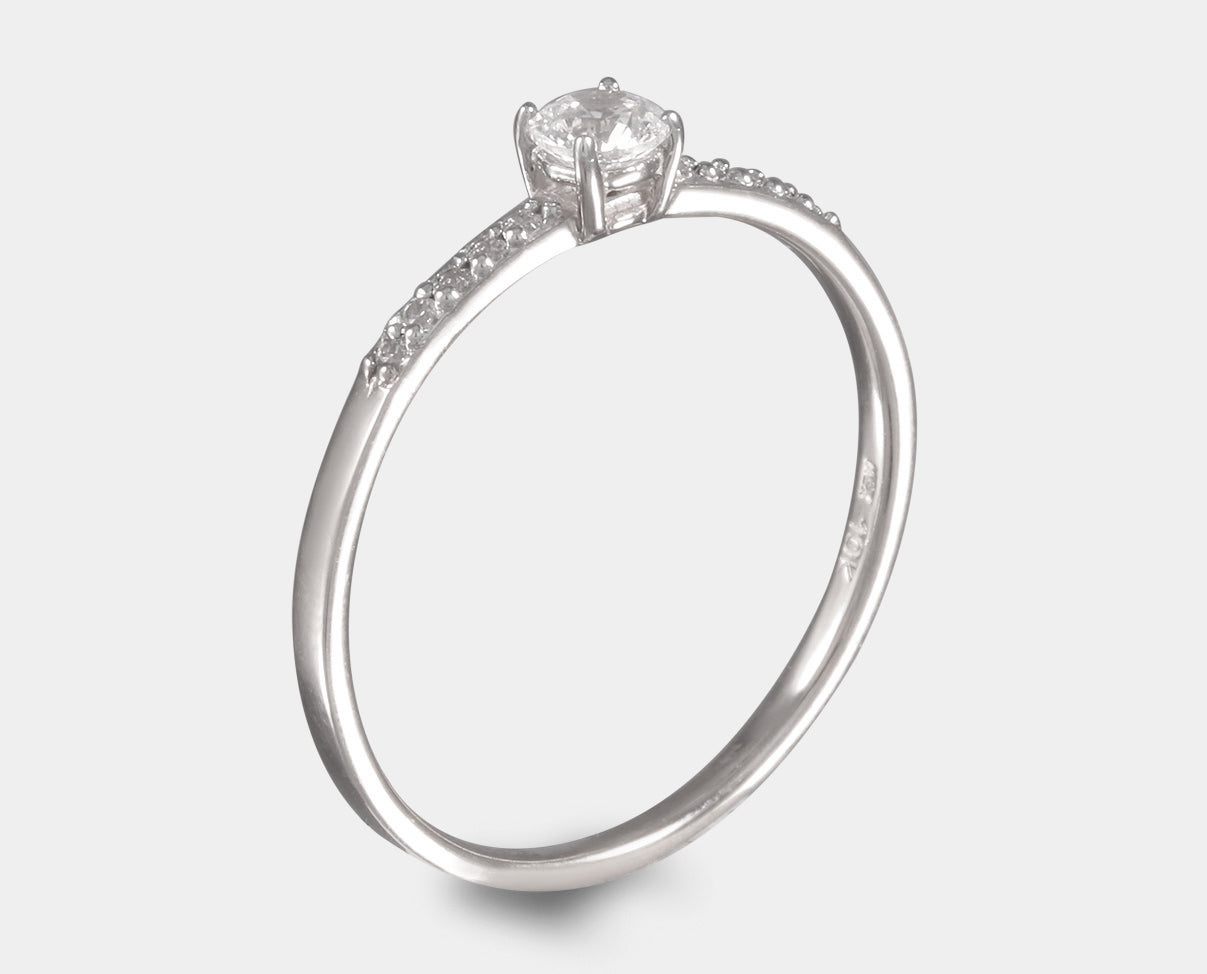 anillo de compromiso oro blanco zirconias laterales, anillo zirconia swarovski, anillo de promesa circonia.