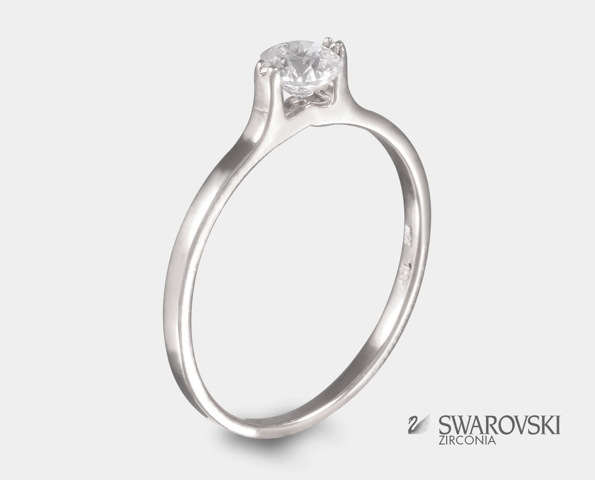 anillo de compromiso con zirconia swarovski en oro blanco 10k. Anillo solitario.