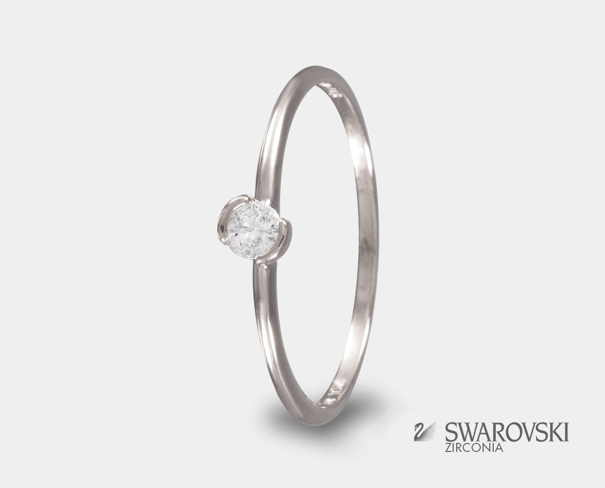 Anillo de compromiso con zirconia swarovski oro blanco. anillo solitario. anillo de promesa. 
