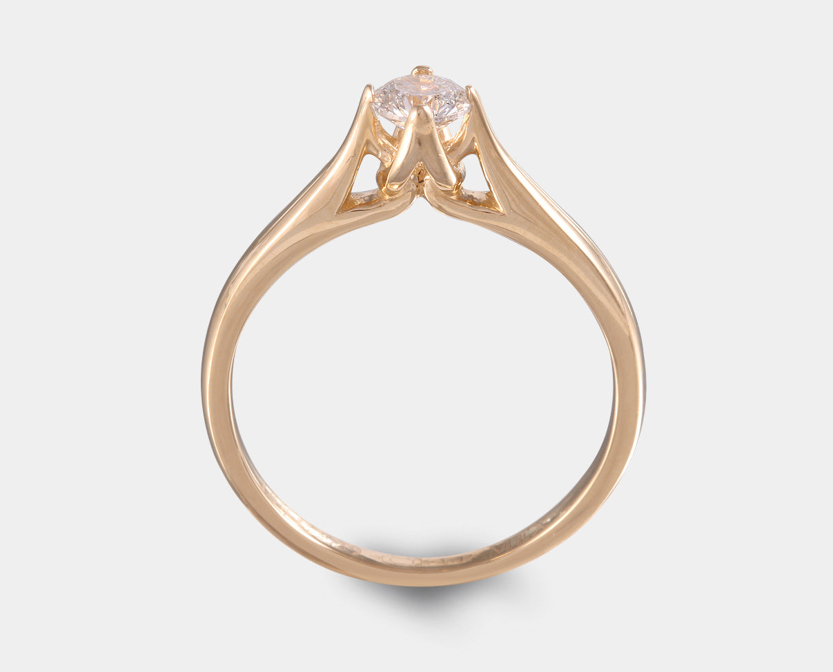 anillo de compromiso oro amarillo con diamante. anillo solitario con diamante.