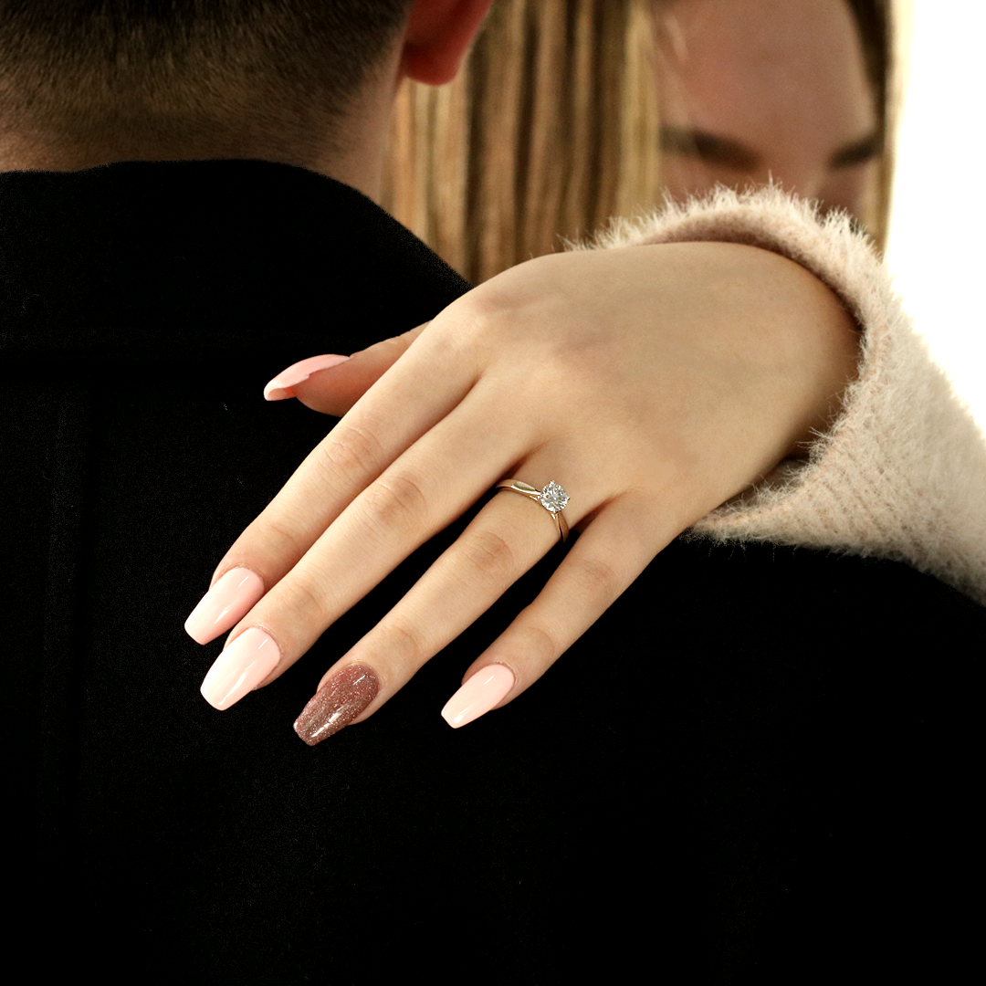 Anillo de compromiso solitario con diamante 1.08 ct