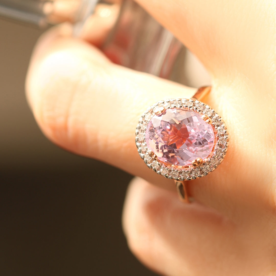 Anillo con kunzita y diamante, oro rosa