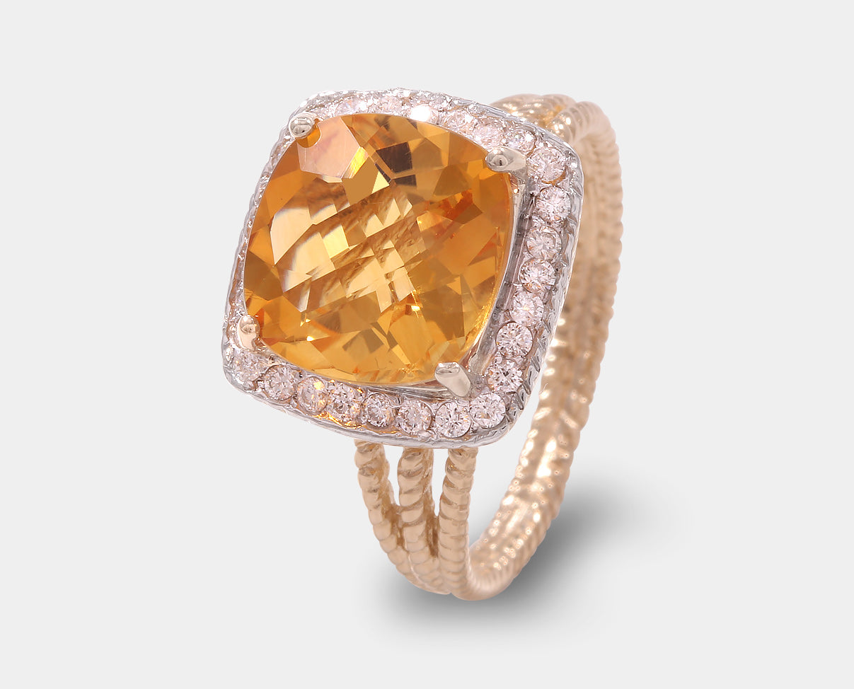 anillo de compromiso con piedra natural oro amarillo 14k. anillo con citrina y diamantes en oro amarillo.