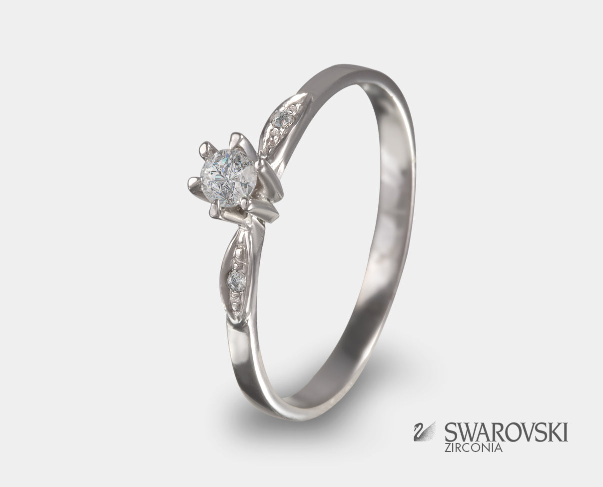 anillo de compromiso oro blanco circonias laterales, anillo de promesa, anillo con zirconia swarovski